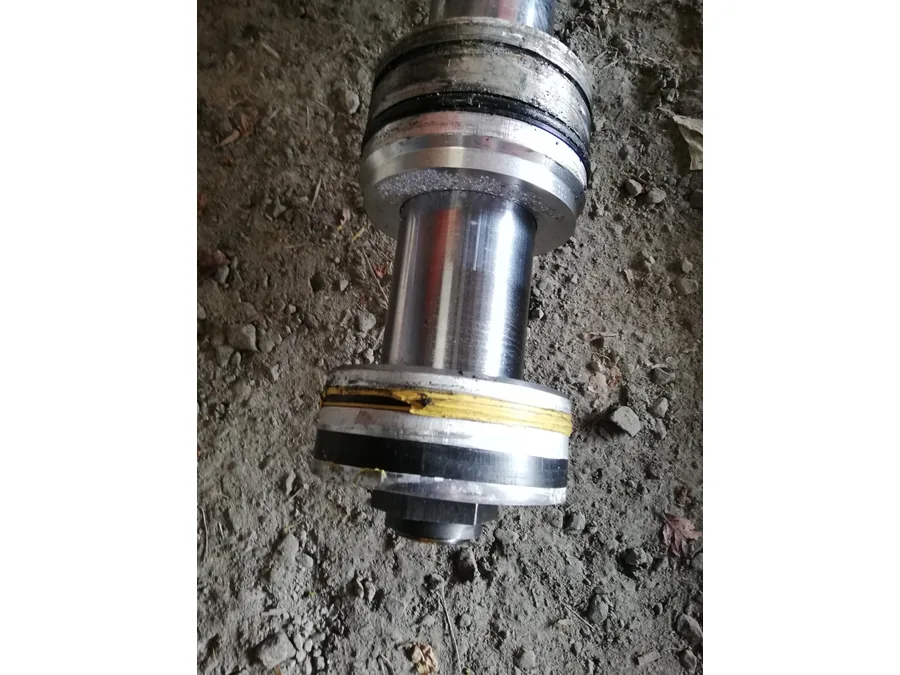 Joints uses sur piston de verin hydraulique
